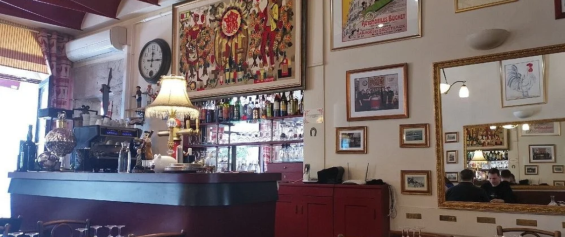 À Lyon, ce bouchon labellisé vous accueille dans un cadre authentique d’un ancien comptoir à vin crée, Jean Moulin avait ses habitudes : il propose un menu le midi à 18€
