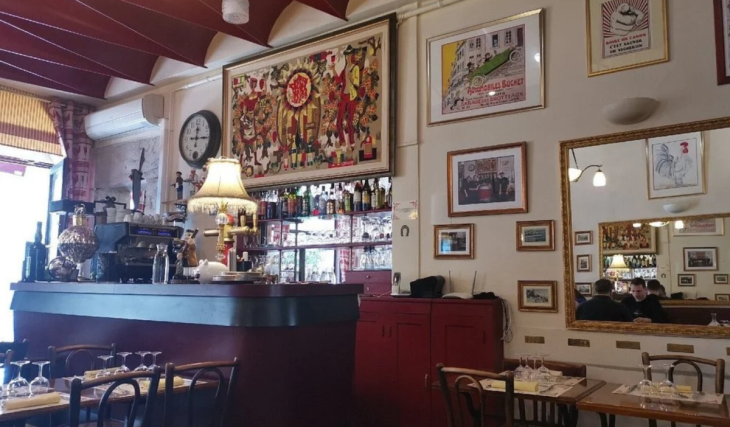 À Lyon, ce bouchon labellisé vous accueille dans un cadre authentique d’un ancien comptoir à vin crée, Jean Moulin avait ses habitudes : il propose un menu le midi à 18€