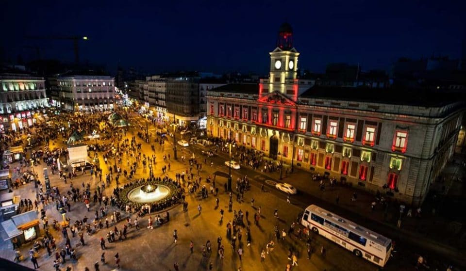 El reloj de la Puerta del Sol y el del Ayuntamiento de Sevilla, unidos por una curiosa razón