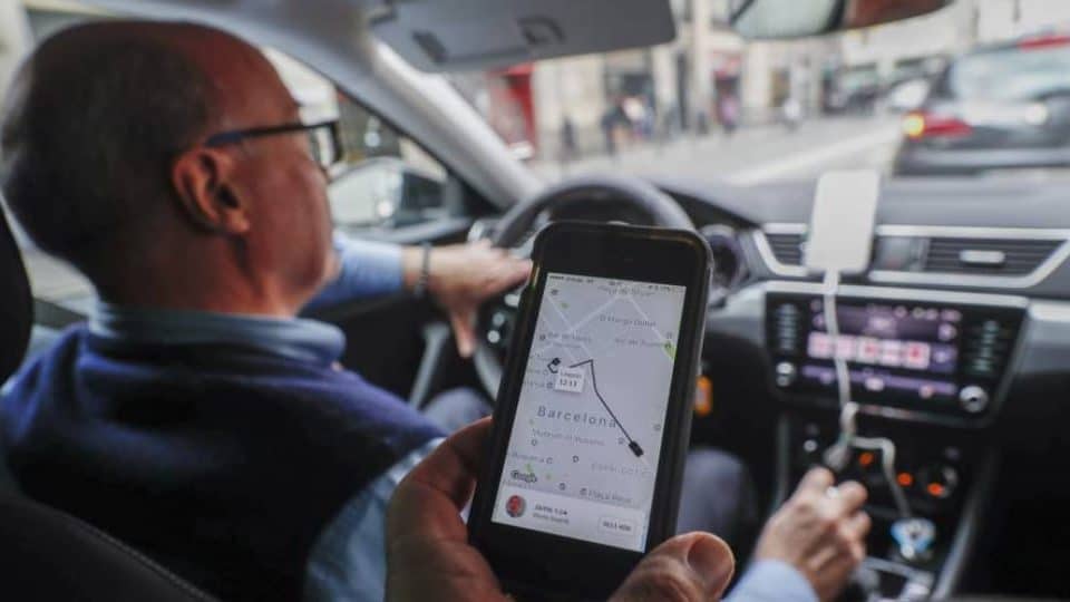 Uber y Cabify regalarán viajes este miércoles