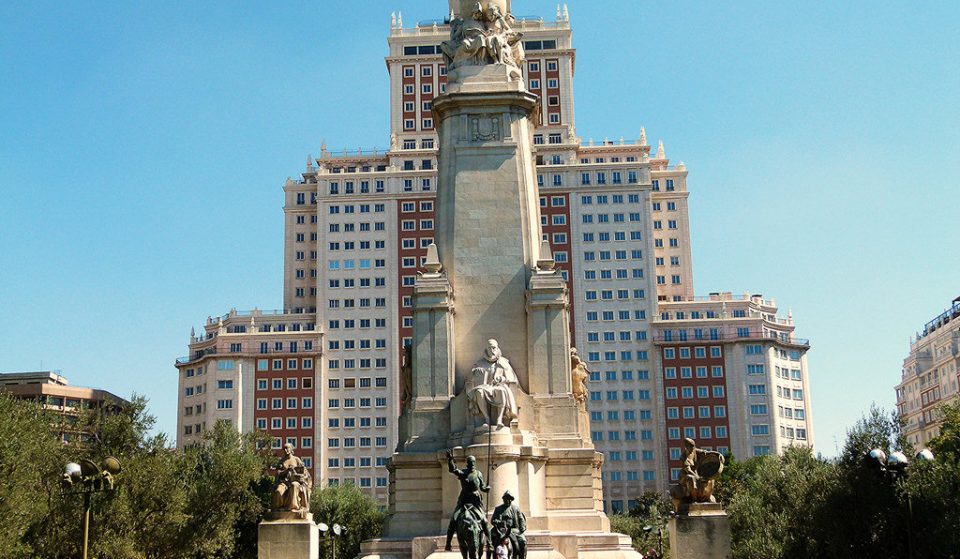 El monumento a Cervantes de plaza de España se queda