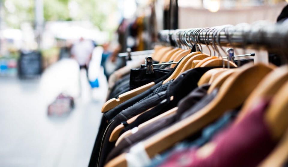 Estas tiendas de Madrid venden toda su ropa a 1 euro