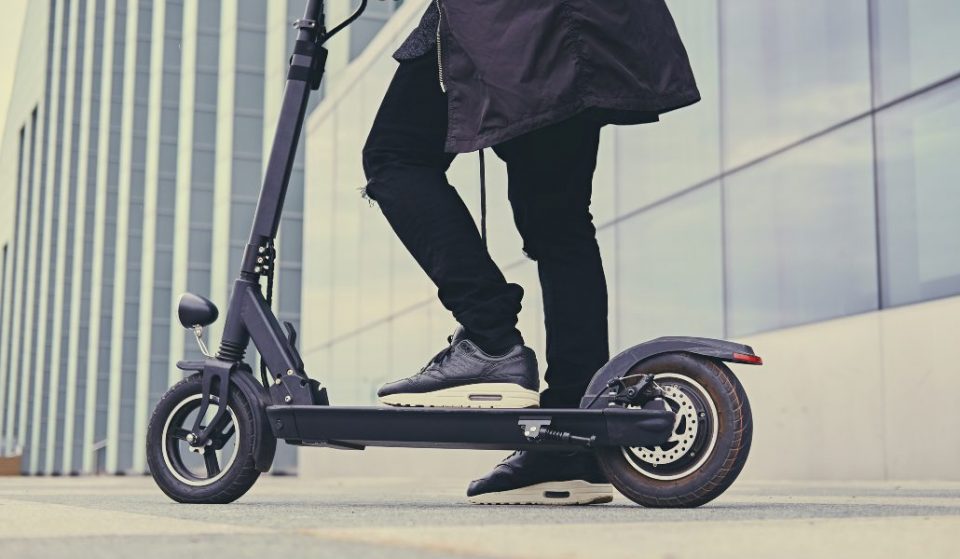 La DGT prohibirá circular y aparcar patinetes en las aceras de Madrid