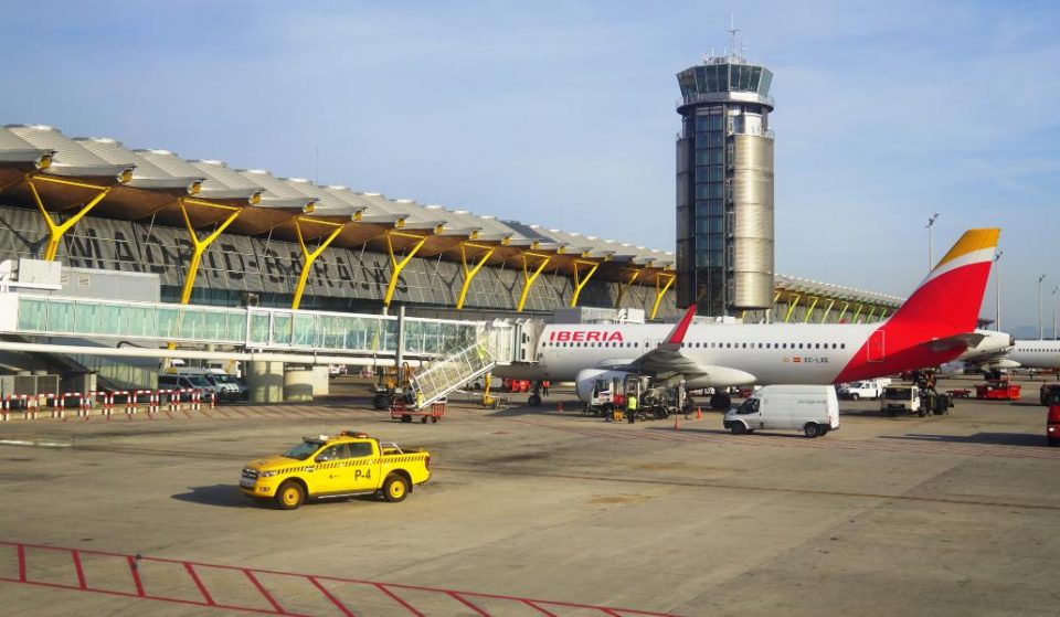 El aeropuerto de Madrid cancela todos los vuelos al detectarse un posible dron