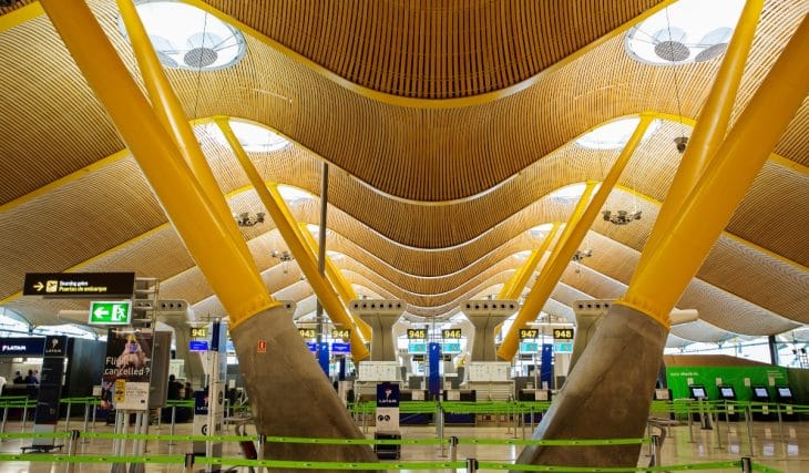 Wie kommt man vom Stadtzentrum zum Flughafen Madrid?