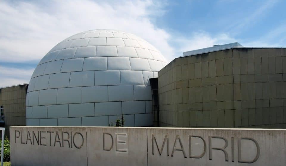 El Planetario te lleva de paseo por el cielo de Madrid desde YouTube