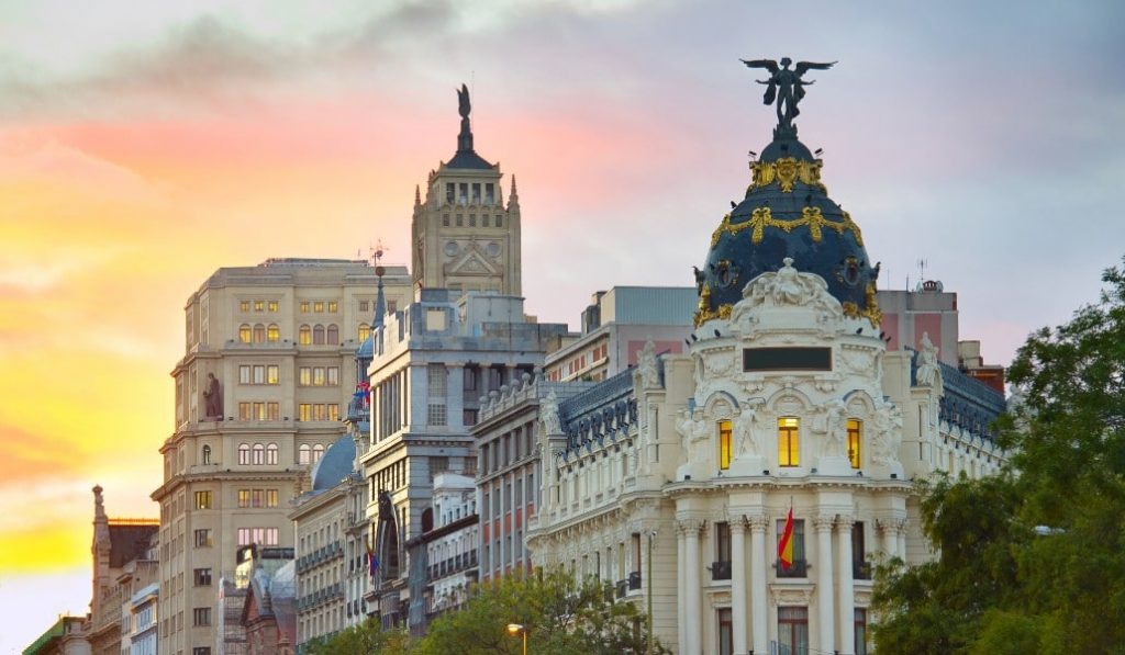20 cantantes españoles versionan ‘Pongamos que hablo de Madrid’