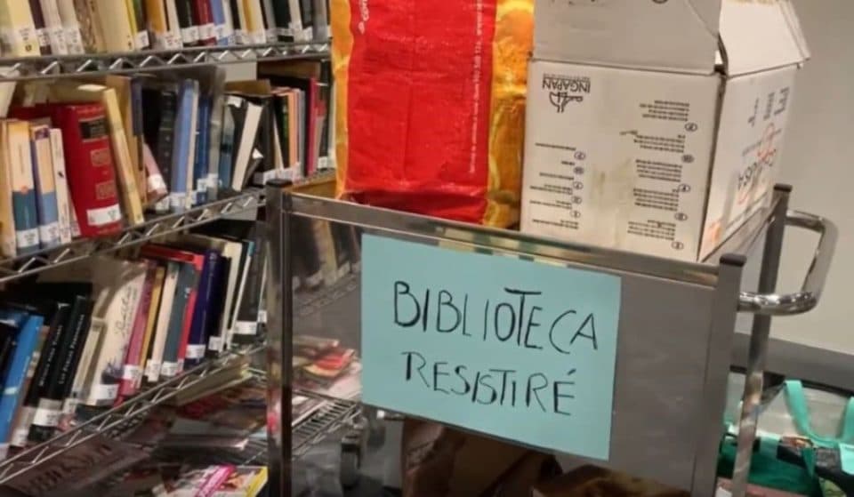 Dos enfermeras montan una biblioteca solidaria para los pacientes de IFEMA