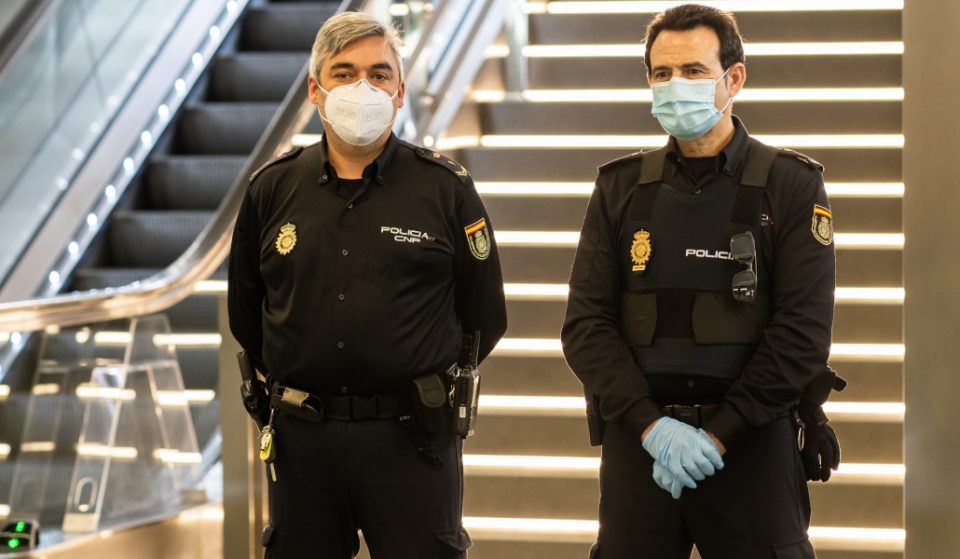 La mascarilla es obligatoria desde hoy, ¿me pueden multar por no llevarla?