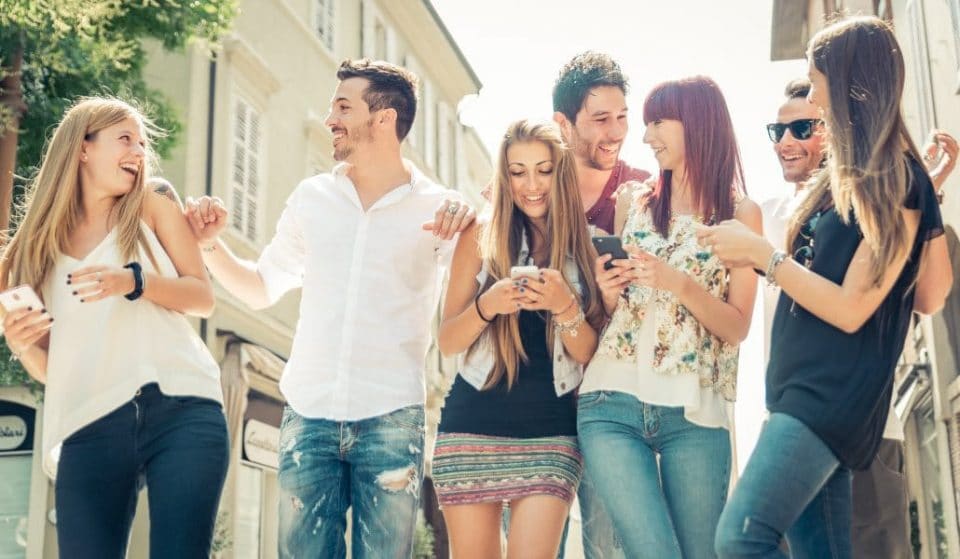 Las reuniones sociales de hasta 10 personas estarán permitidas en la fase 1