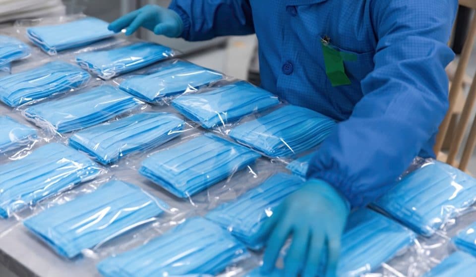 La Asociación Cultural de Mayores de Fuenlabrada reparte 80.000 mascarillas gratuitas