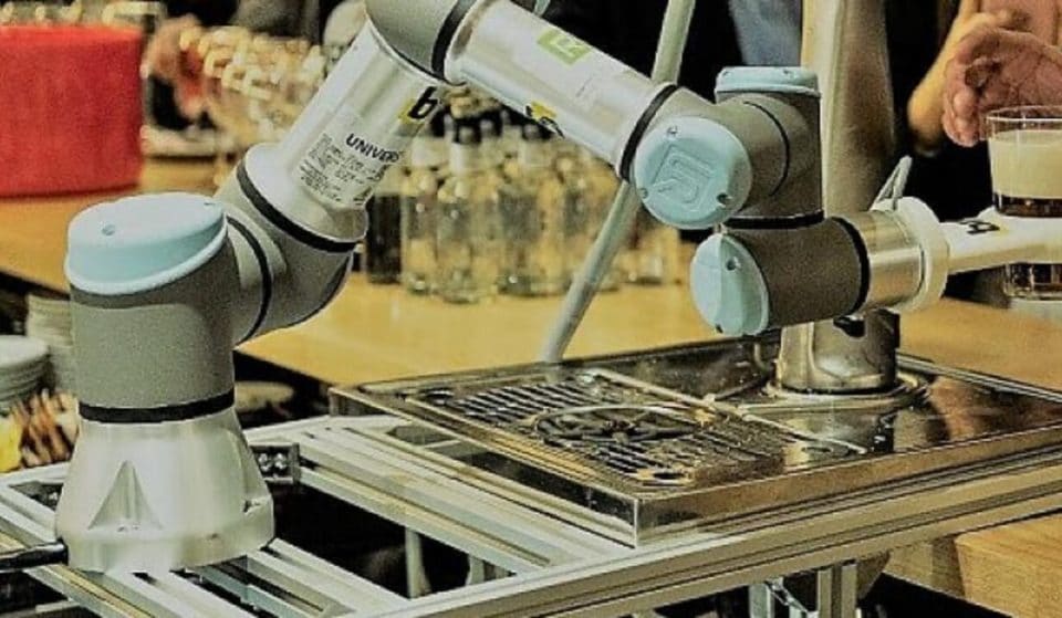 El primer robot que pone cañas se estrena en Alcorcón