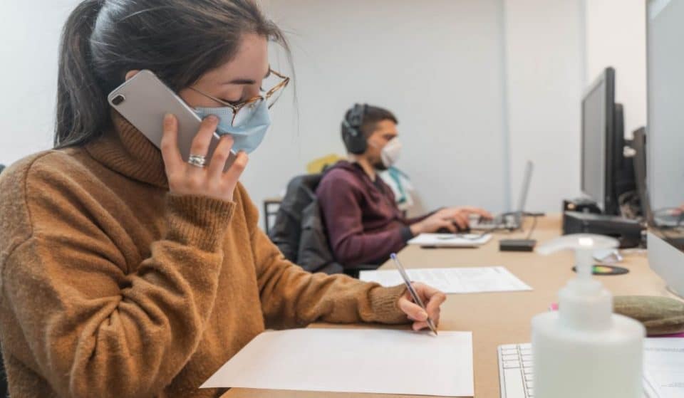 Vuelta al trabajo presencial: ¿puede la empresa obligarme a ir a la oficina?
