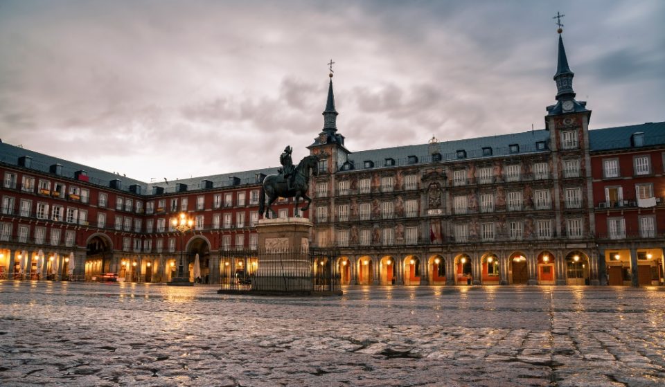 España vuelve al estado de alarma y establece un toque de queda nocturno