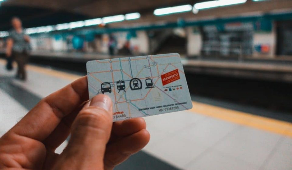 Los madrileños podrán cargar la tarjeta de transporte con el móvil antes de 2021