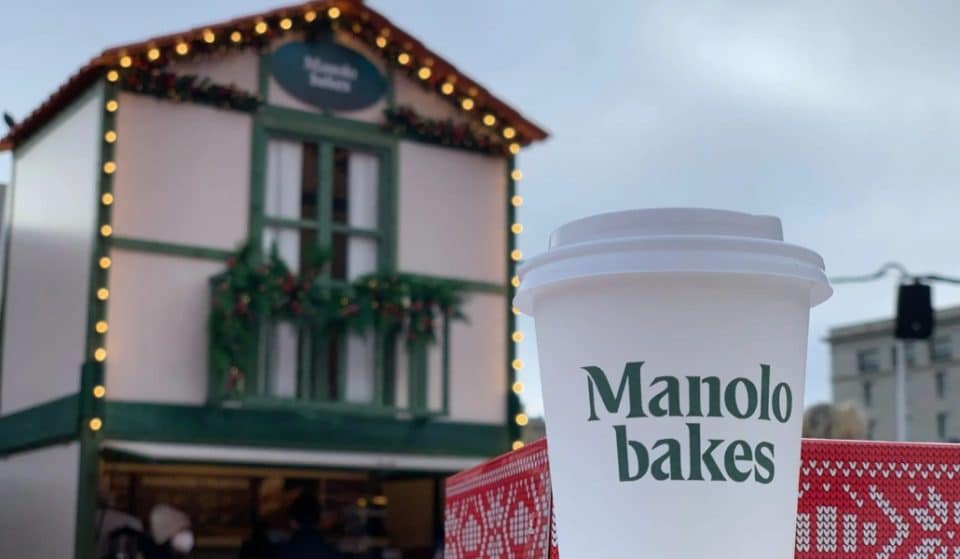 Manolitos en un puesto navideño del mercado de Castellana