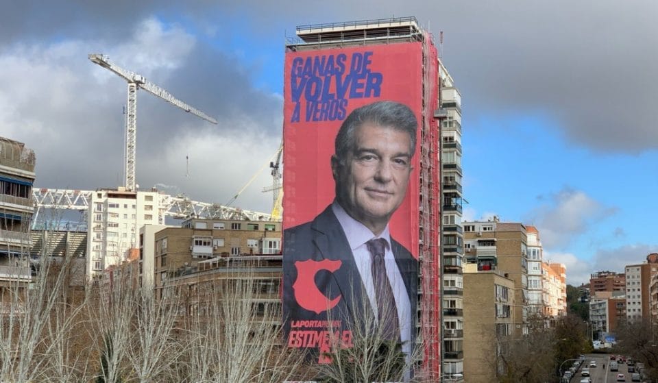 Laporta pone una pancarta gigante en Madrid (y estos son los mejores memes)