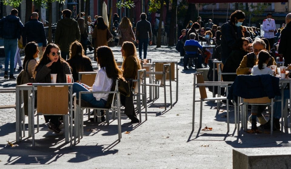Las ‘terrazas covid’ tendrán que cerrar a las 00:00h