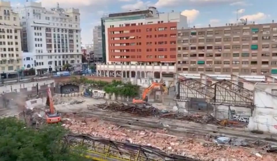 Las Cocheras de Cuatro Caminos: el triste e impresionante derrumbe de un edificio centenario