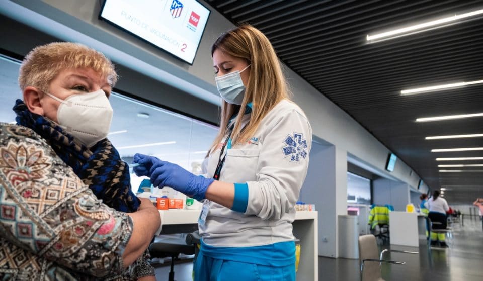 Un 40% de madrileños cambia su cita para la vacuna por vacaciones