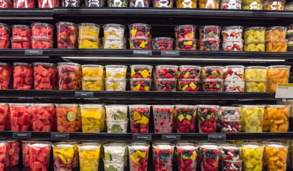 En 2023 España prohibirá la fruta y verdura envasadas en plástico