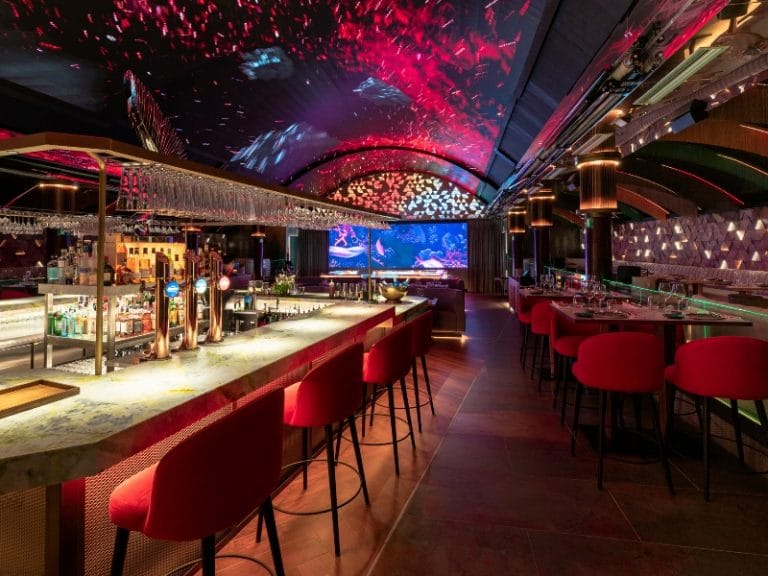 Quintoelemento el restaurante del cielo del Teatro Kapital