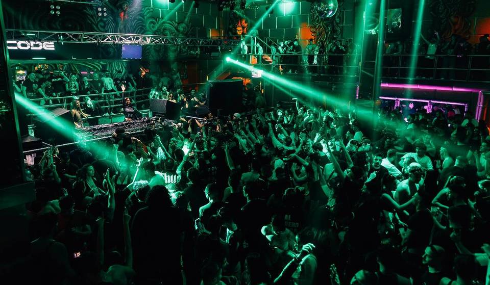 De um CODE de verão ao início do ano com Indira Paganotto: informações e ingressos para as próximas festas do Fabrik.