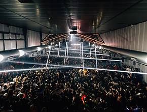 A discoteca de Madrid onde se celebra um festival (de techno) todas as noites: todas as festas da temporada no Fabrik