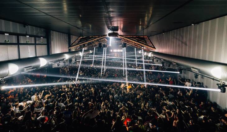 Der Club in Madrid, in dem jeden Abend ein (Techno-)Festival stattfindet: alle Partys der Saison im Fabrik