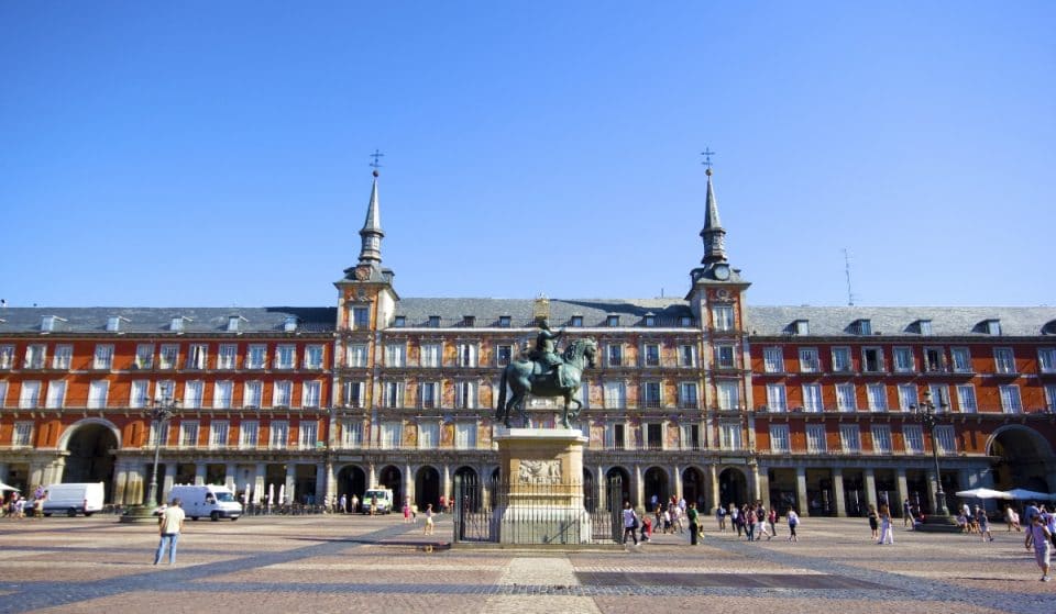 La plaza Mayor de Madrid se transformó ayer en un parking de forma temporal