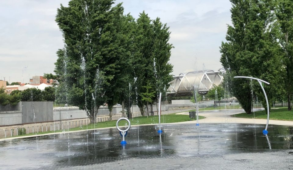 Madrid vuelve a tener “playa”: reabren las zonas de baño de Madrid Río