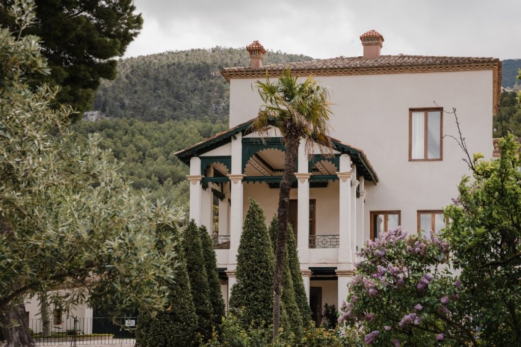 Un viaje por el interior de la Comunidad Valenciana: dormir bajo las estrellas, yoga y catas de vinos para saborear el tiempo