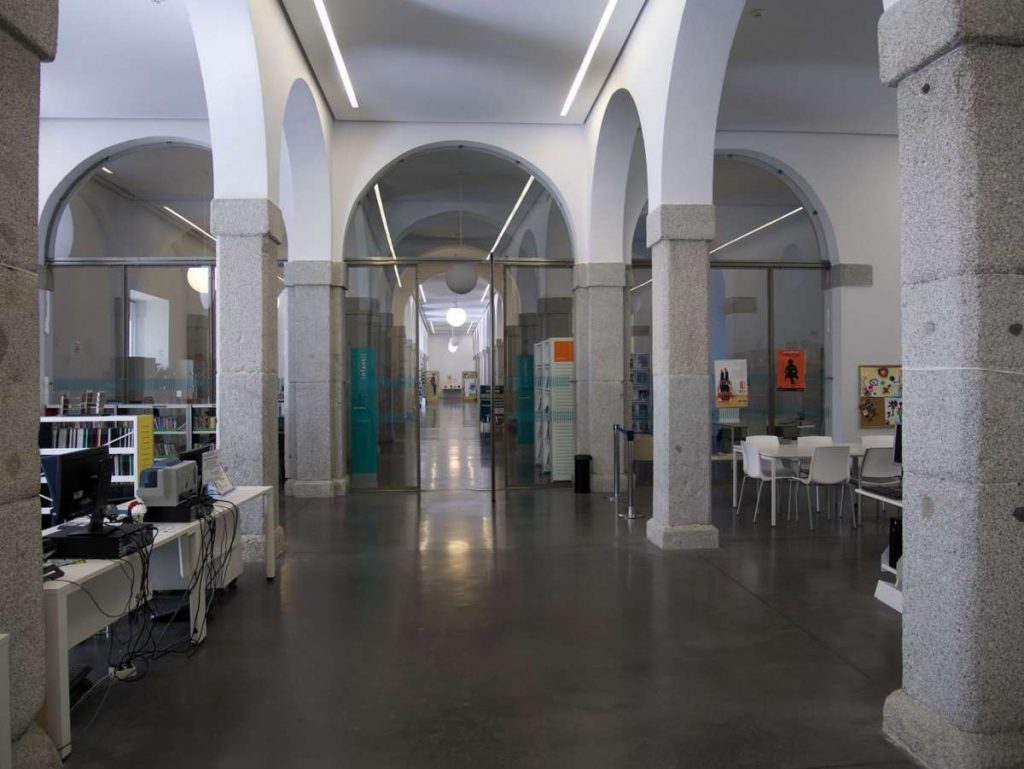 Biblioteca-Municipal-Conde-Duque_Pasillo-Central