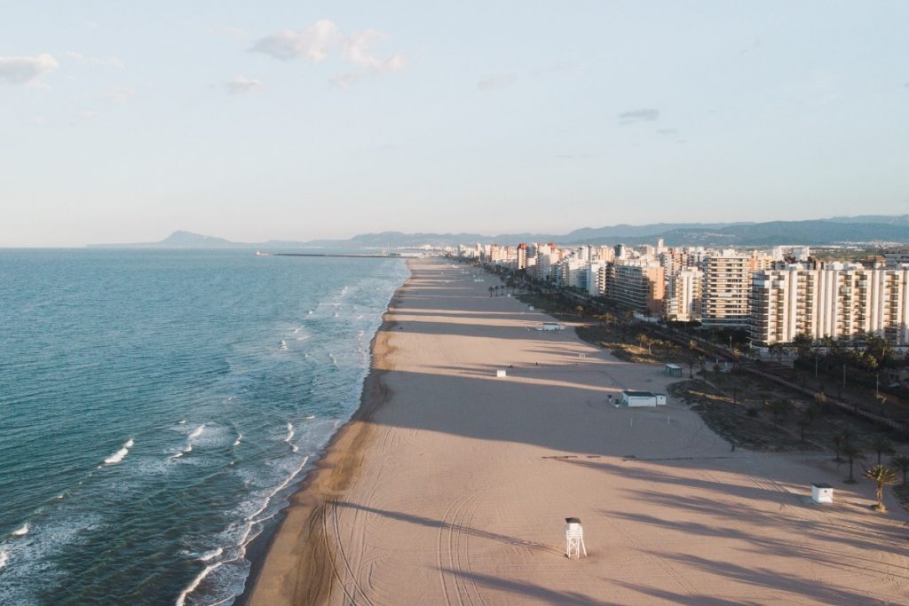 La playa más buscada por los madrileños está en Valencia