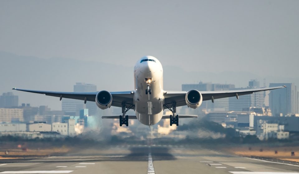 ¿Por qué hay retrasos y cortes al tráfico aéreo esta mañana en algunos aeropuertos españoles?