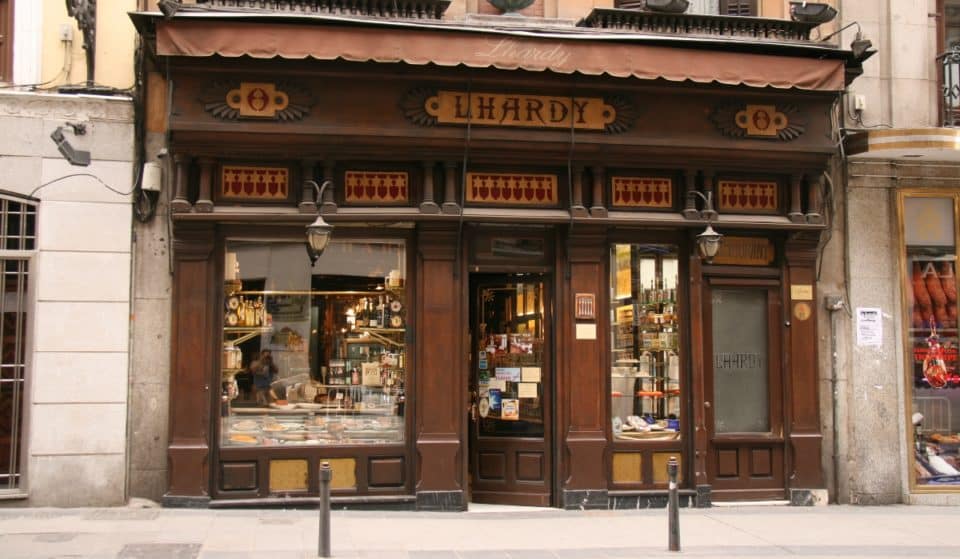 El mítico Casa Lhardy vende consomé a pie de calle
