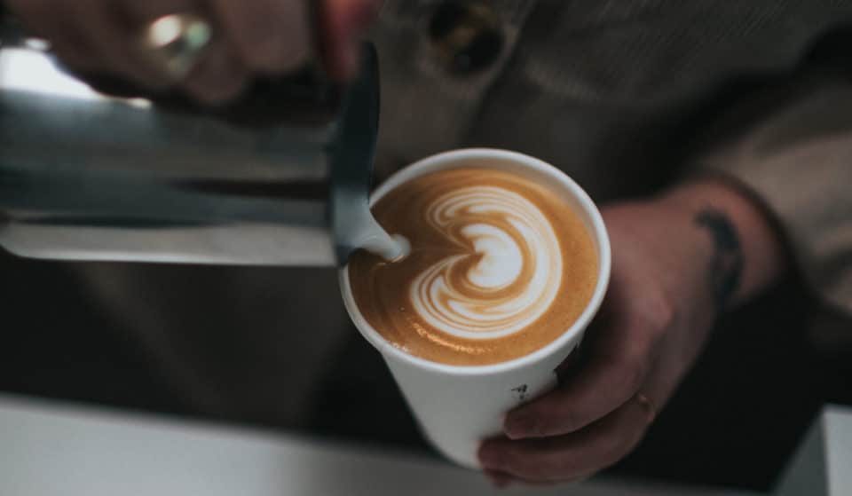 Una cafetería de especialidad reparte café gratis para llevar hoy en Madrid