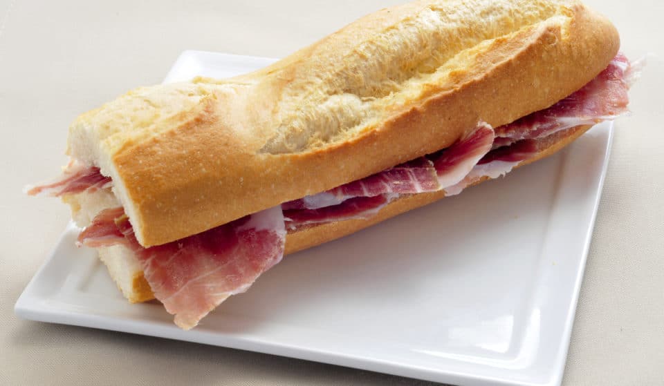 Un bar al lado de Gran Vía regala tapas enormes con cada consumición
