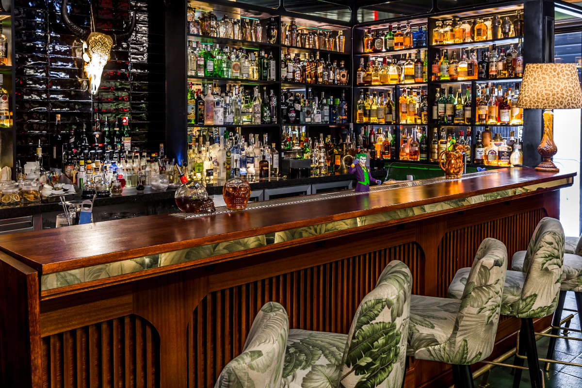 Salmón Gurú, la coctelería de referencia en Madrid, cerrará (pero