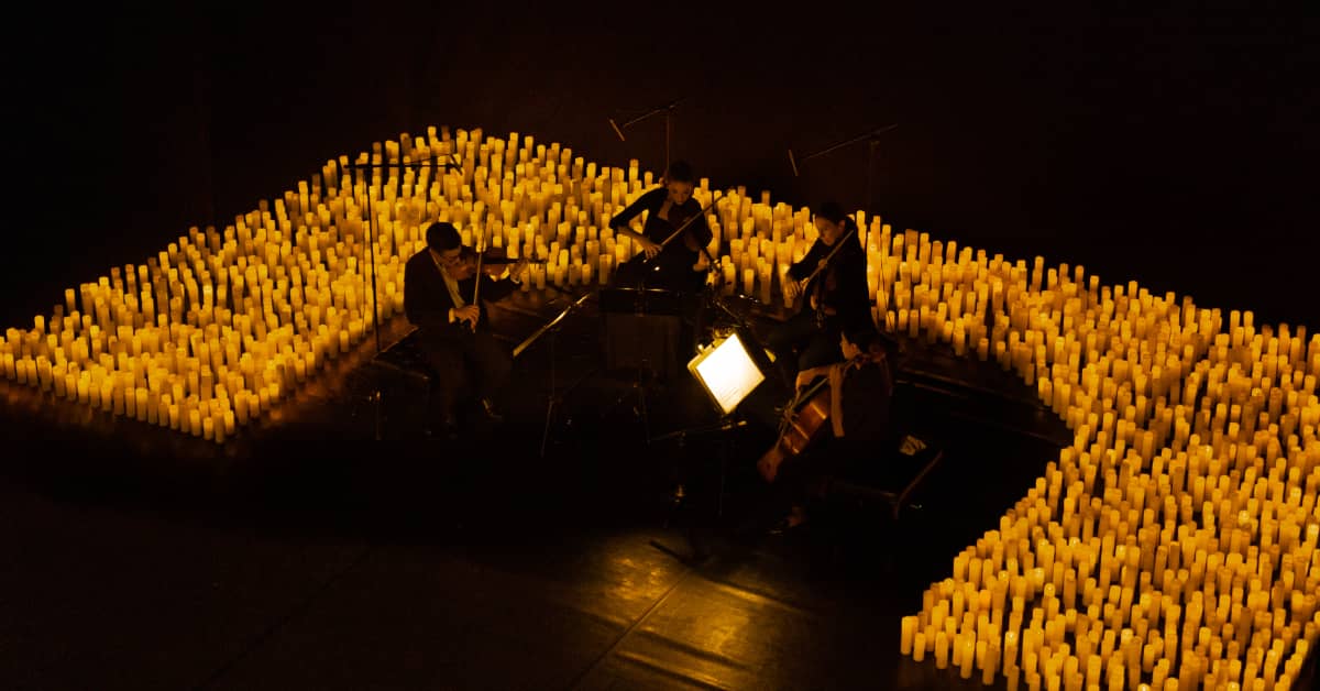 Interior de la Sala Fernando de Rojas del Círculo de Bellas Artes durante un concierto Candlelight.