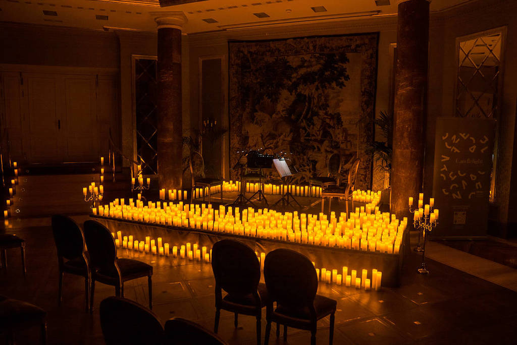 Interior del Hotel Wellington en un concierto Candlelight en Madrid.