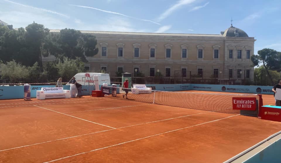 La plaza de Colón tendrá una pista de tenis de tierra batida desde mañana