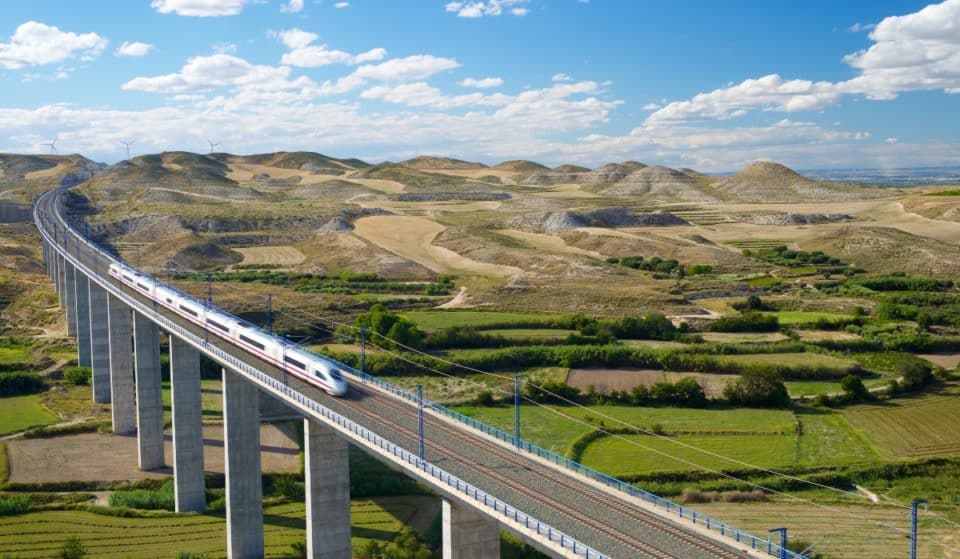 Los jóvenes ya pueden solicitar el descuento de hasta el 90% para viajar este verano