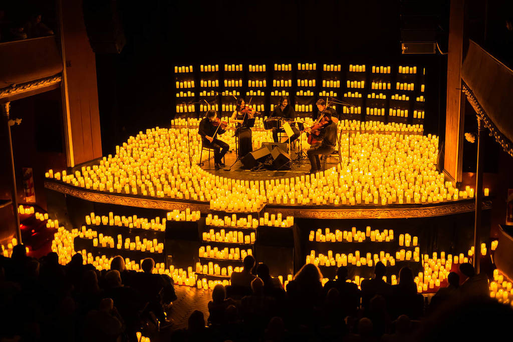 Gründe, warum du mindestens einmal im Leben ein Candlelight-Konzert besuchen solltest: lichtdurchflutete Hommagen an unvergessliche Künstler