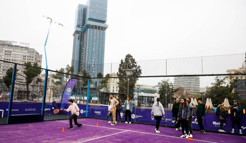 La plaza de Colón acoge una pista de pádel (y puedes reservar para jugar en ella)