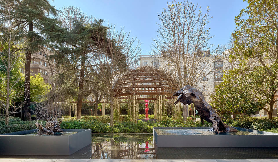 El jardín privado que esconde una expo gratuita en el barrio de Salamanca
