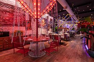 El restaurante de Madrid con una noria y un circo