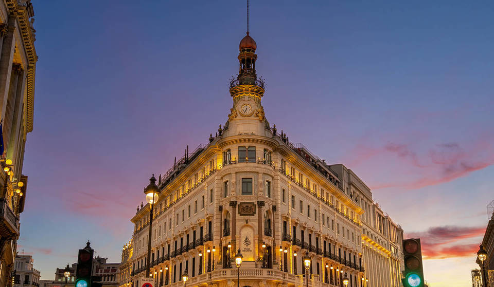 A un minuto de la parada de metro Sevilla: el hotel del centro de Madrid con conciertos en directo y el spa más grande de España