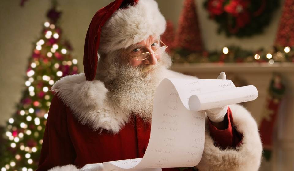 A Christmas boat welcomes Santa Claus and his elves in this Madrid city