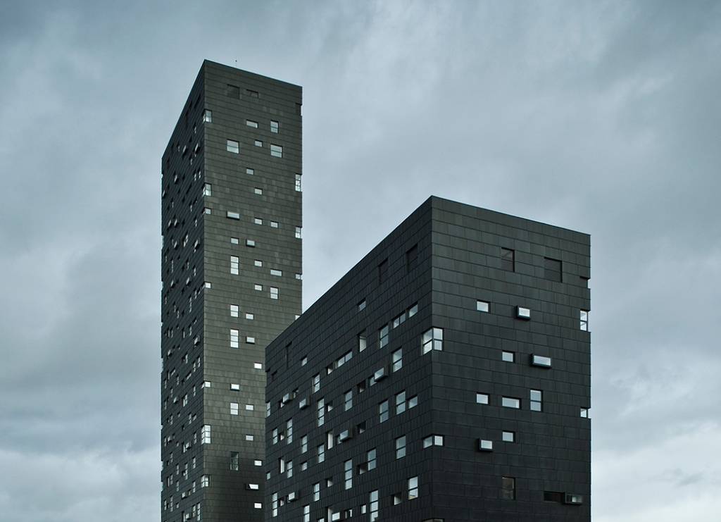 facciata della torre nera di Vallecas 2025